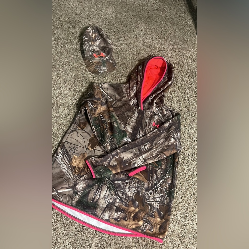 Under Armour real tree camo combo size small hoodie only